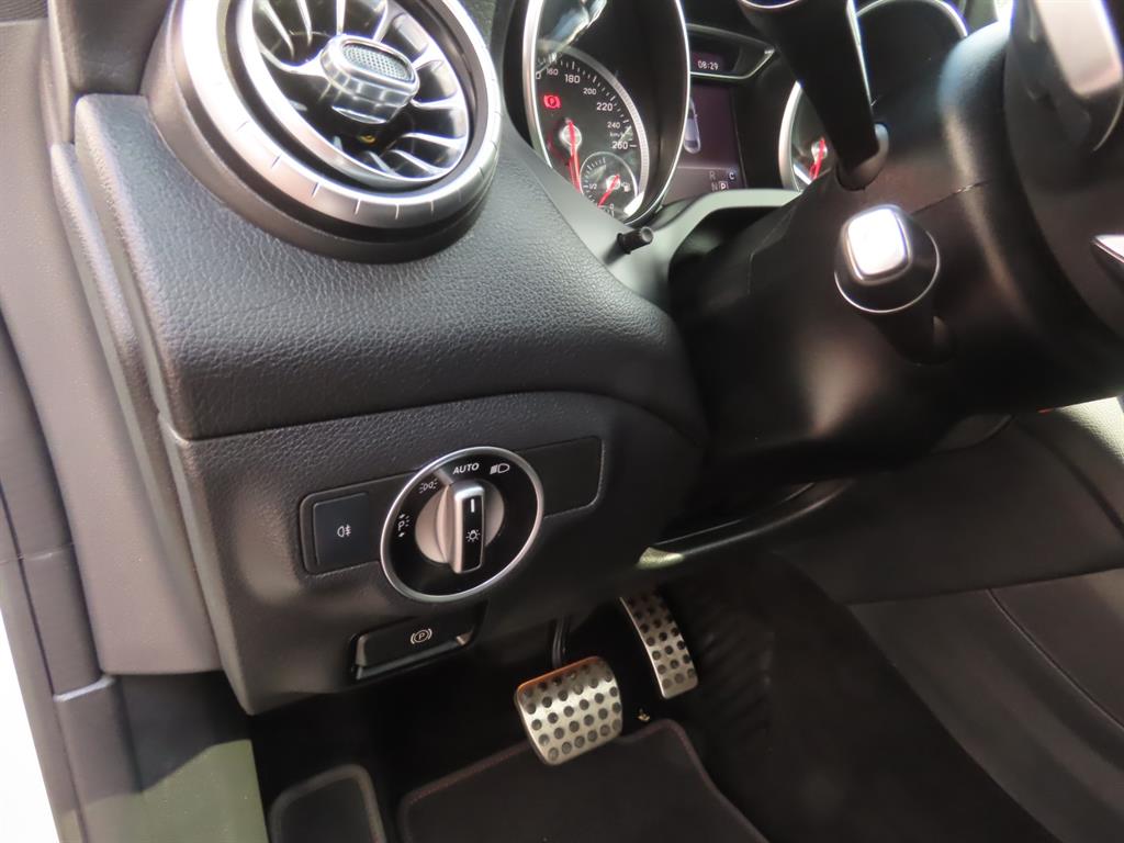 Mercedes-Benz CLA-Class — photo 13