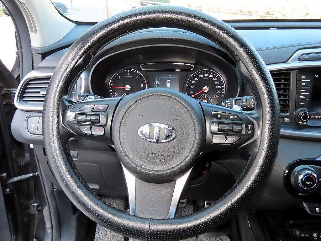 Kia Sorento — photo 08