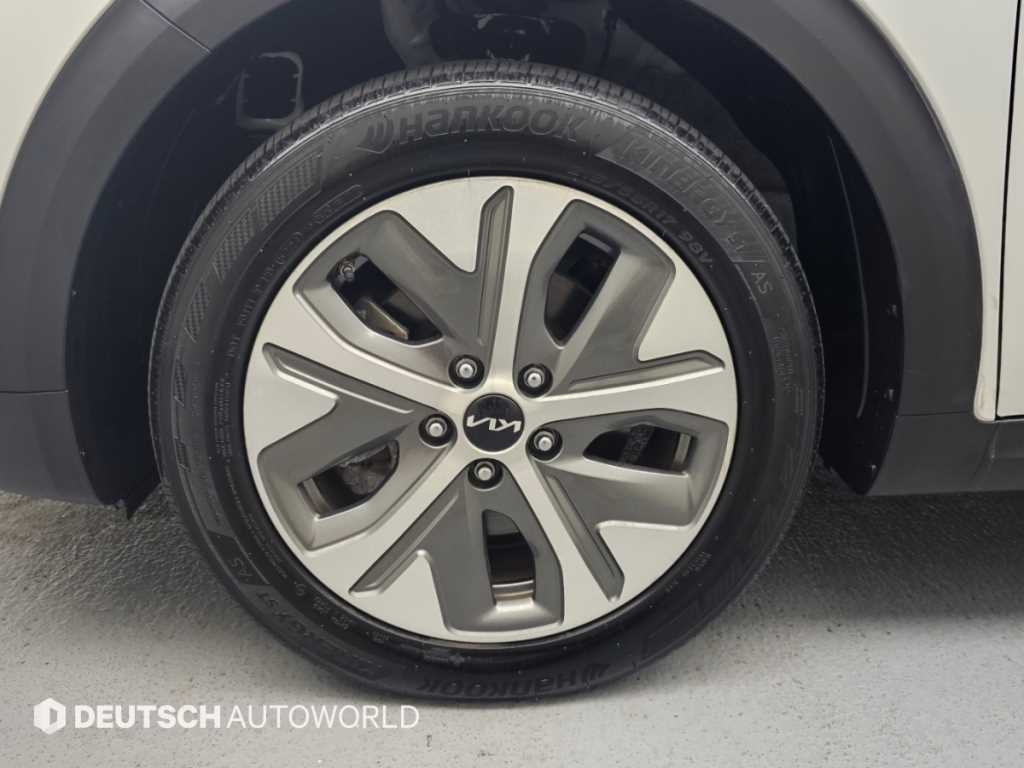 Kia Niro — photo 05