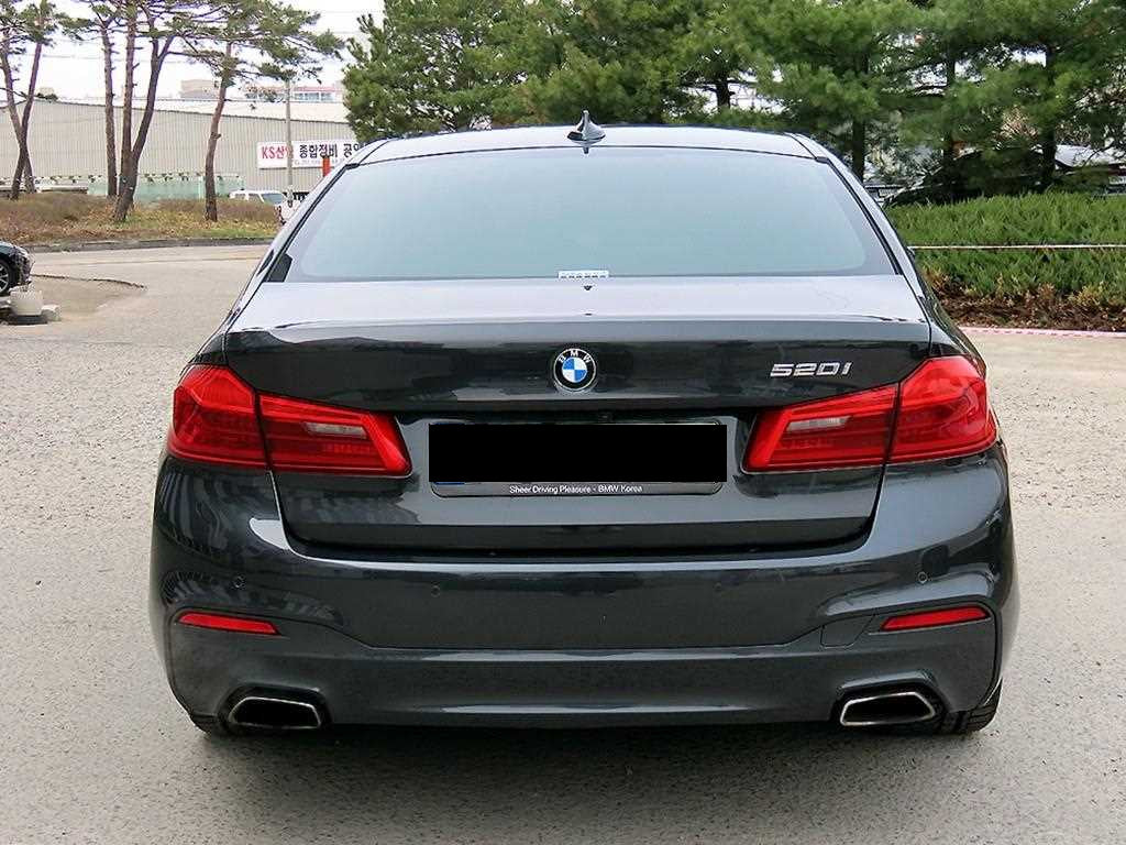 BMW 5-Series — photo 04