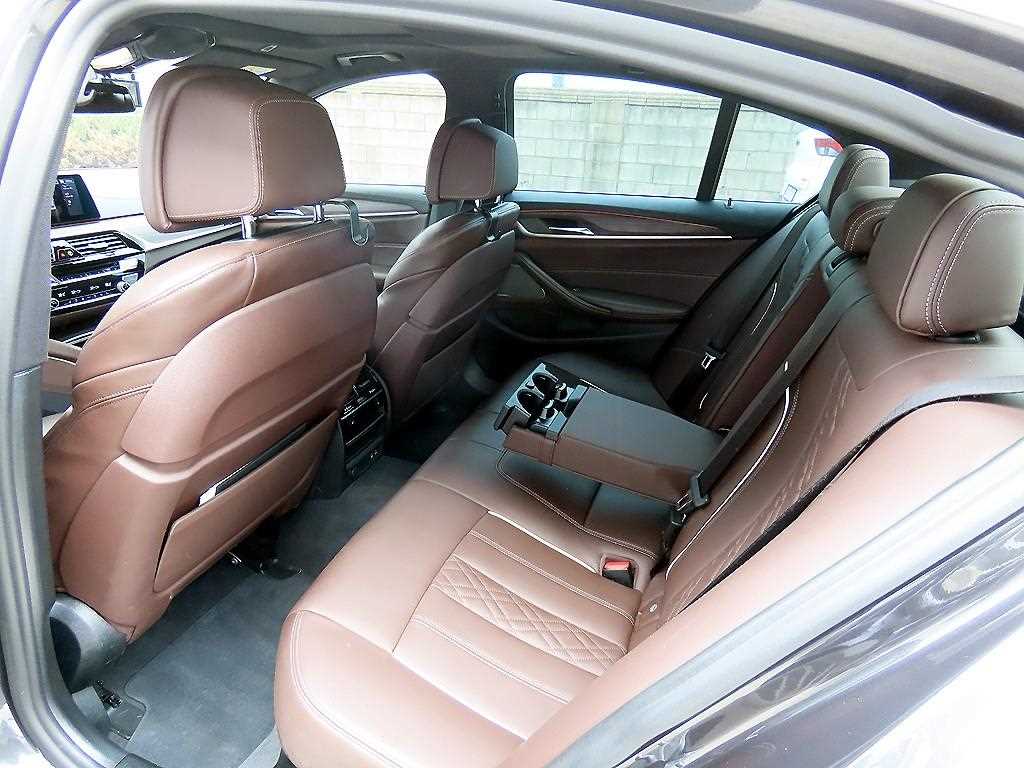 BMW 5-Series — photo 06