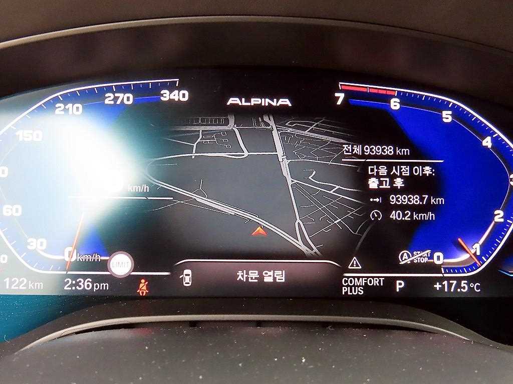 BMW 5-Series — photo 08