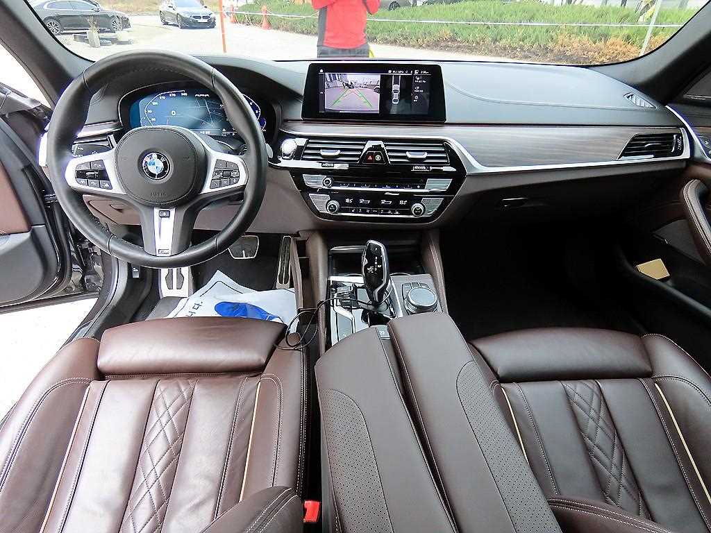 BMW 5-Series — photo 09