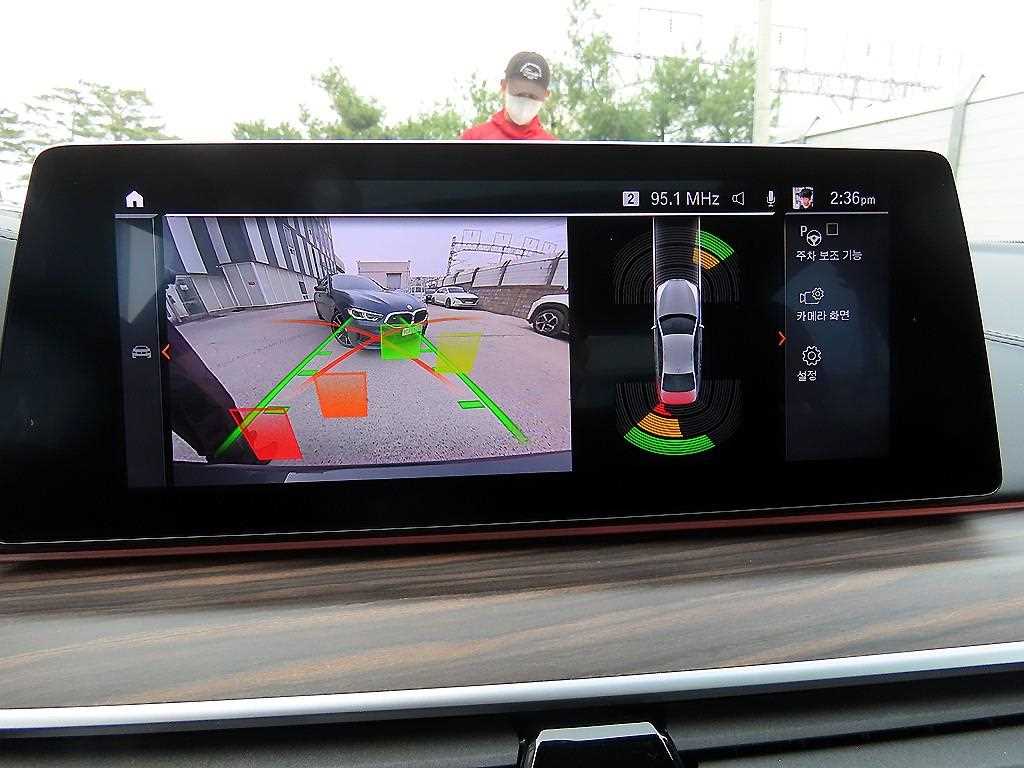 BMW 5-Series — photo 13
