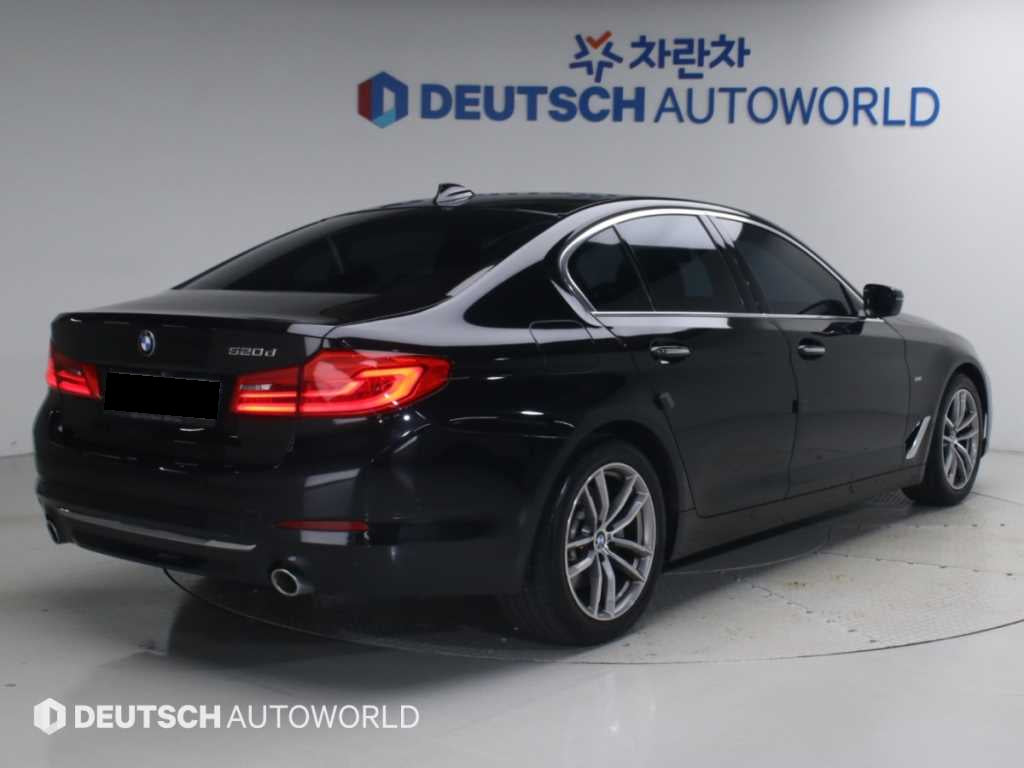 BMW 5-Series — photo 02