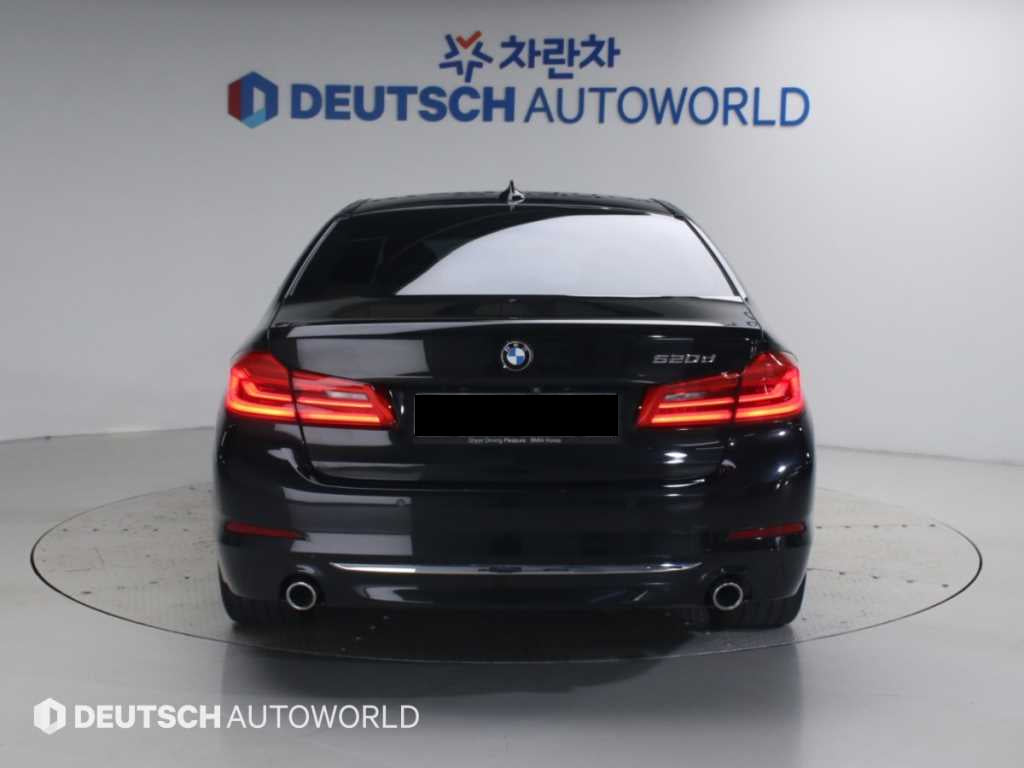 BMW 5-Series — photo 04