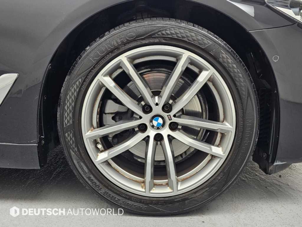 BMW 5-Series — photo 05