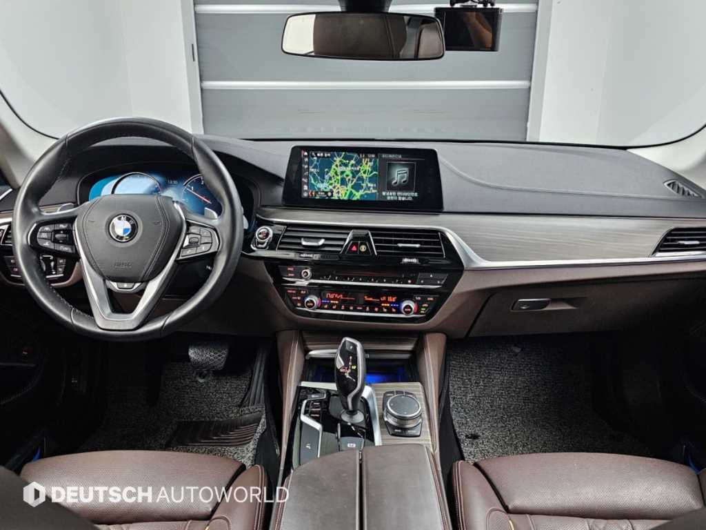 BMW 5-Series — photo 07