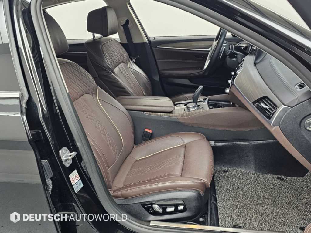 BMW 5-Series — photo 10