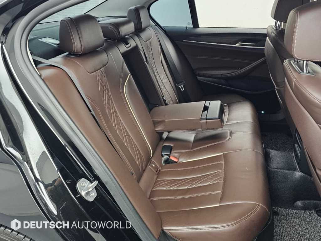 BMW 5-Series — photo 12