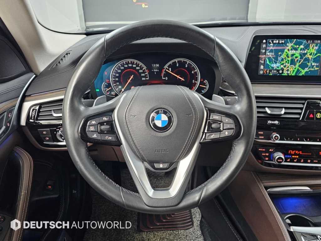 BMW 5-Series — photo 13