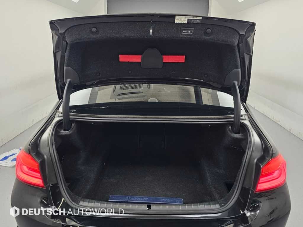 BMW 5-Series — photo 19
