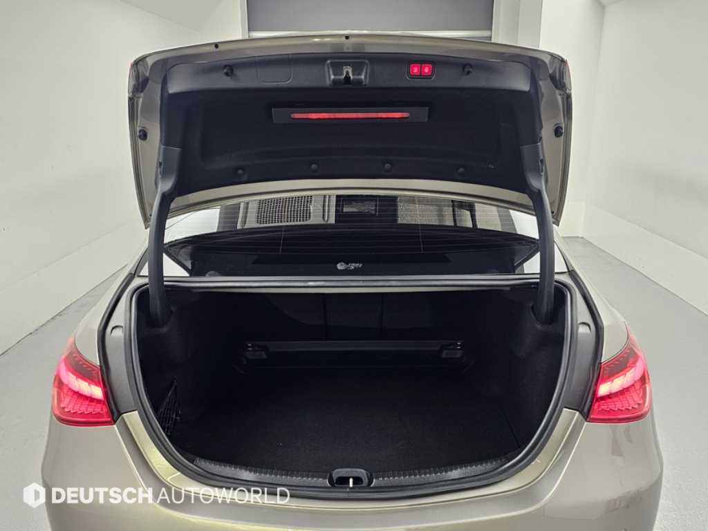 Mercedes-Benz C-Class — photo 19