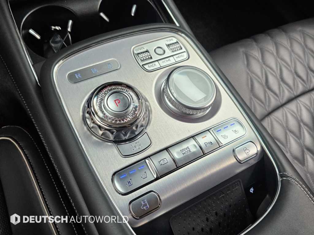 Genesis G90 — photo 09