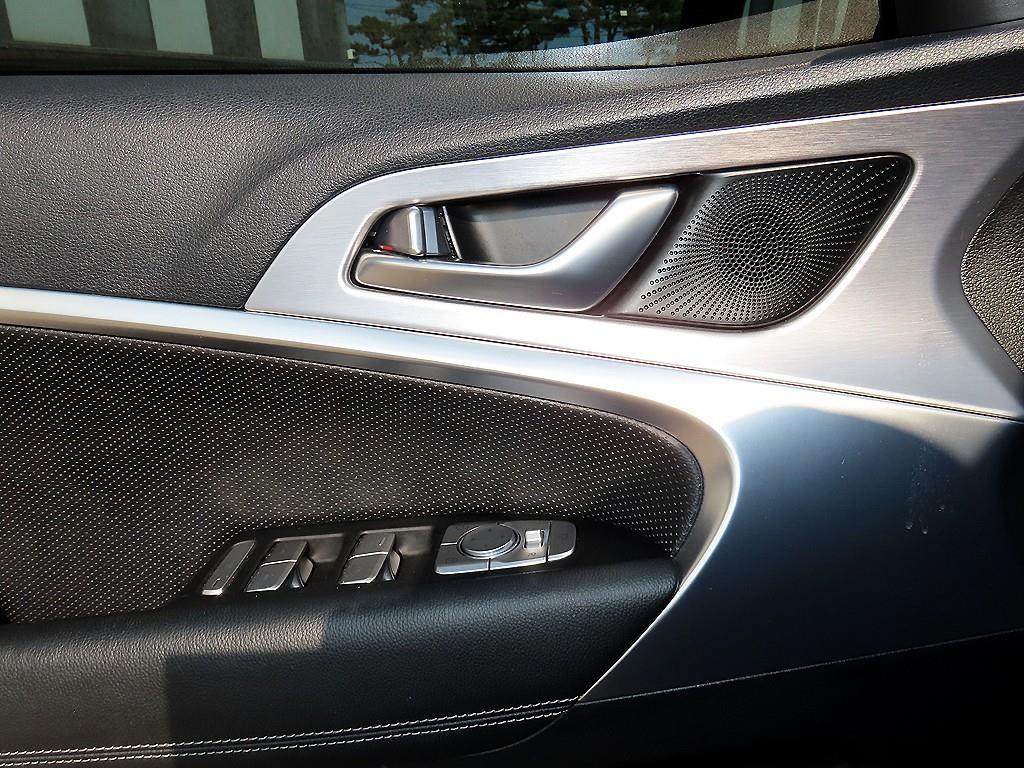 Genesis G70 — photo 11