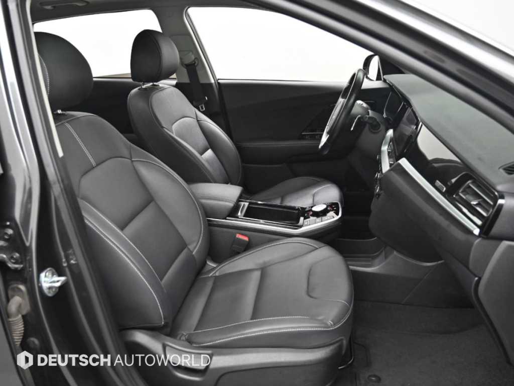 Kia Niro — photo 11