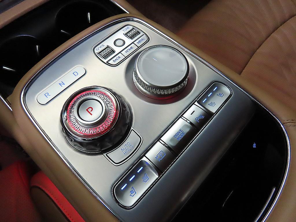Genesis G90 — photo 12