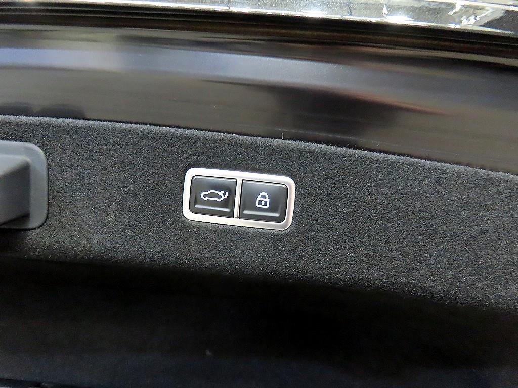 Genesis G90 — photo 16
