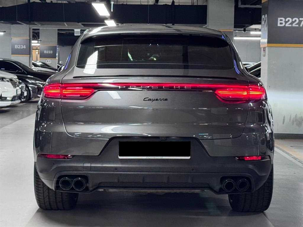 Porsche Cayenne — photo 03