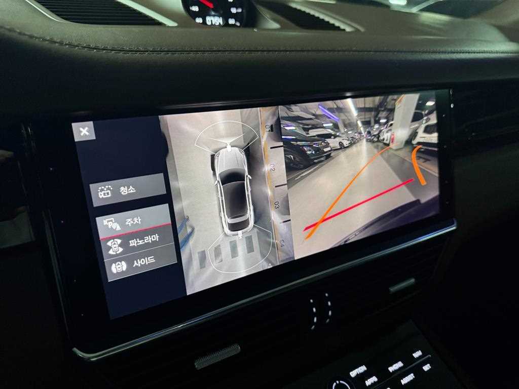 Porsche Cayenne — photo 13