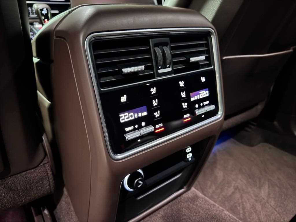 Porsche Cayenne — photo 15