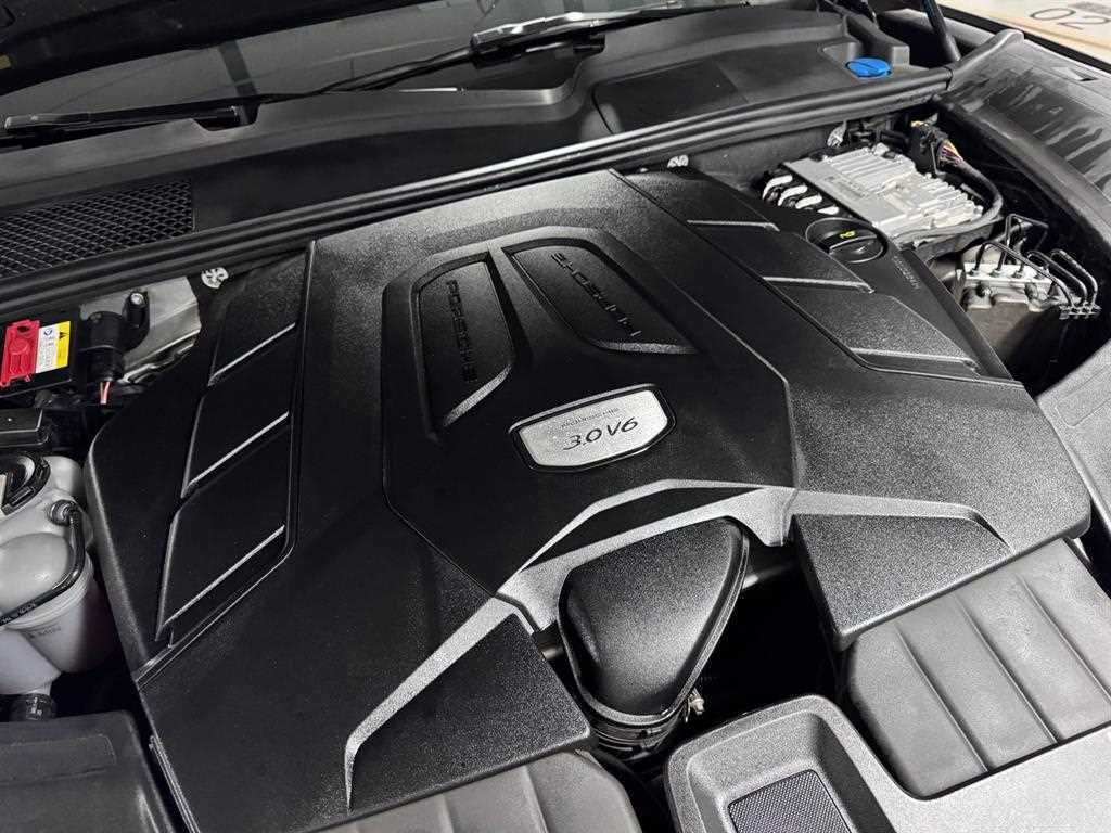 Porsche Cayenne — photo 18