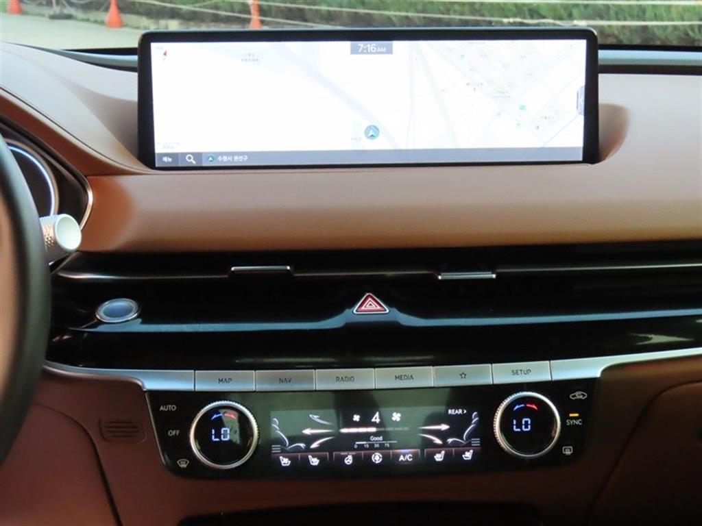 Genesis G80 — photo 11