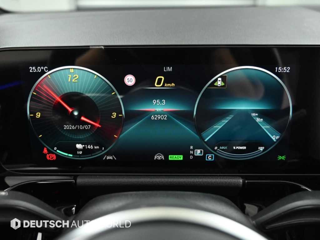 Mercedes-Benz EQA — photo 08