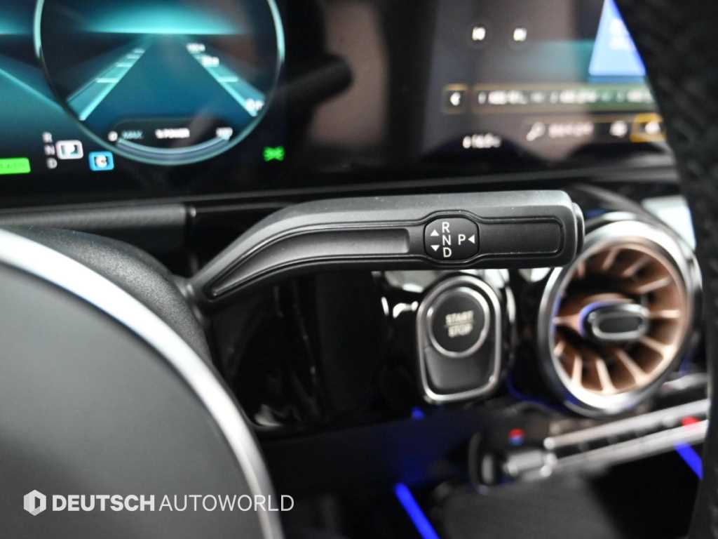 Mercedes-Benz EQA — photo 09
