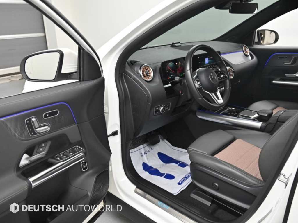 Mercedes-Benz EQA — photo 11
