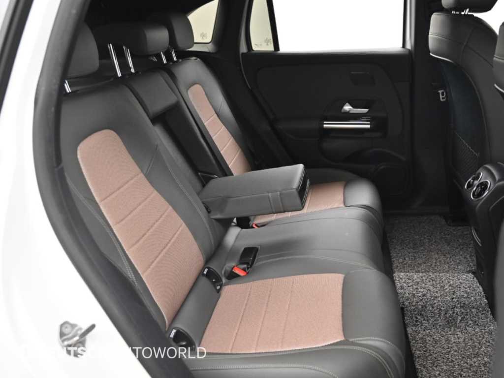 Mercedes-Benz EQA — photo 12
