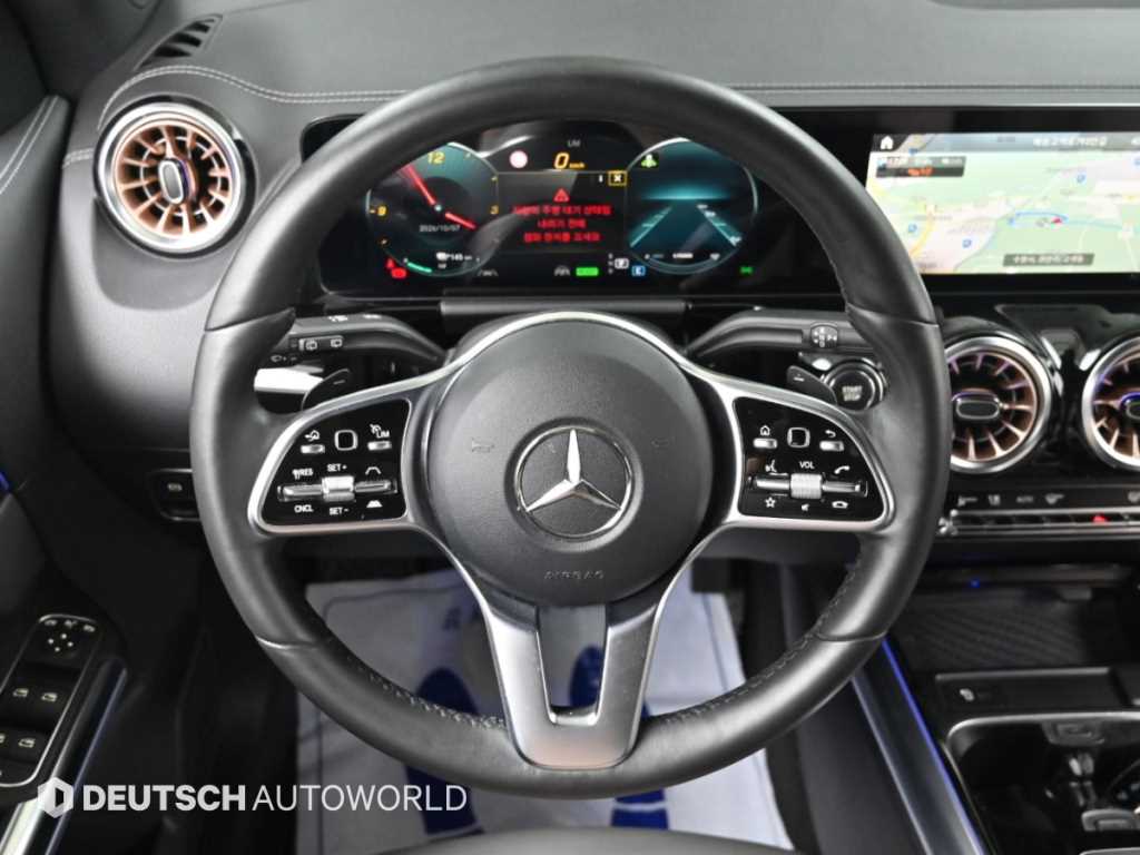 Mercedes-Benz EQA — photo 13