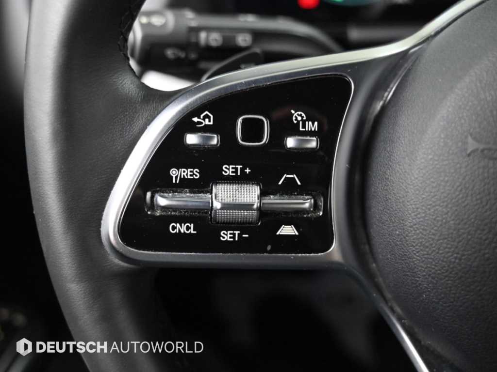 Mercedes-Benz EQA — photo 16