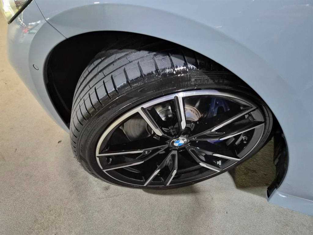 BMW 3-Series — photo 20