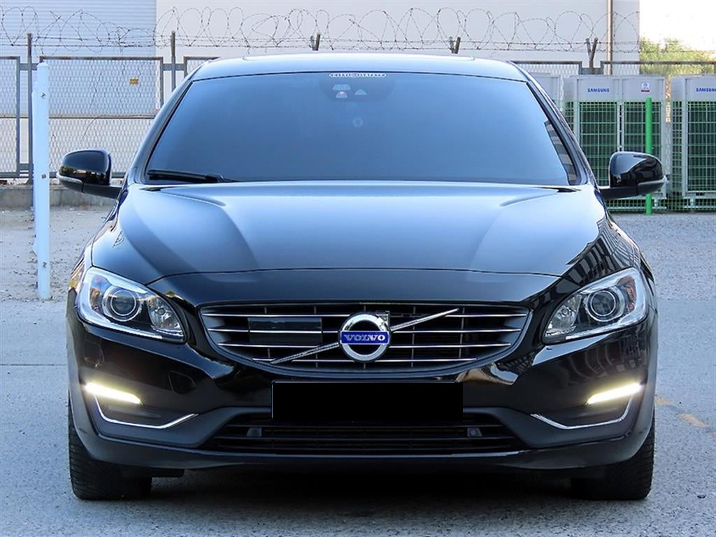 Volvo S60 — photo 01