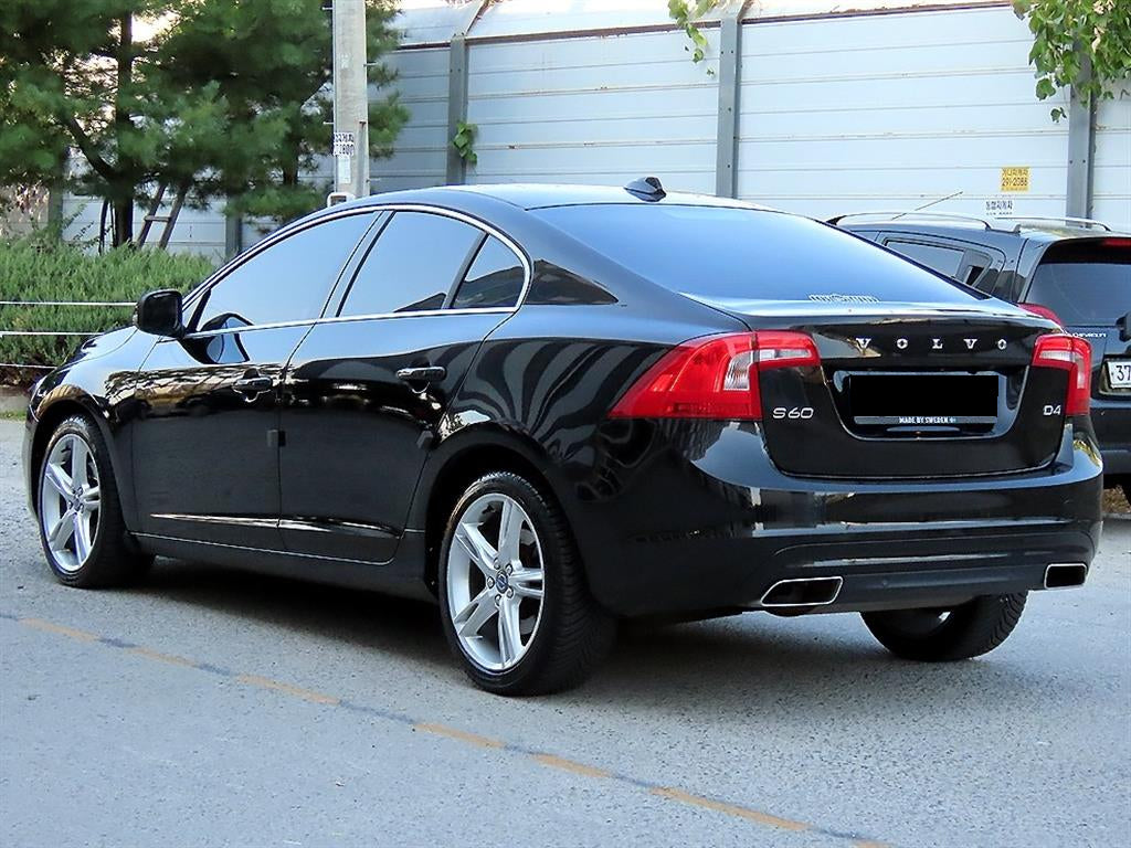 Volvo S60 — photo 03