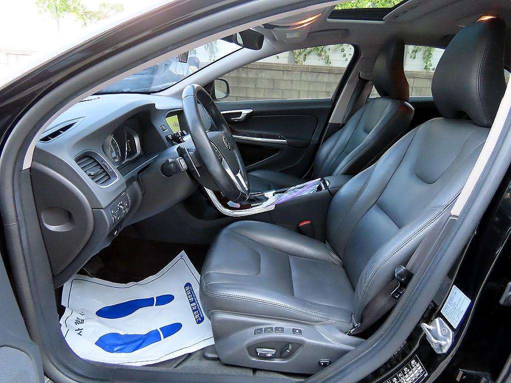 Volvo S60 — photo 05