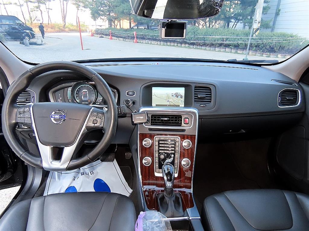 Volvo S60 — photo 07