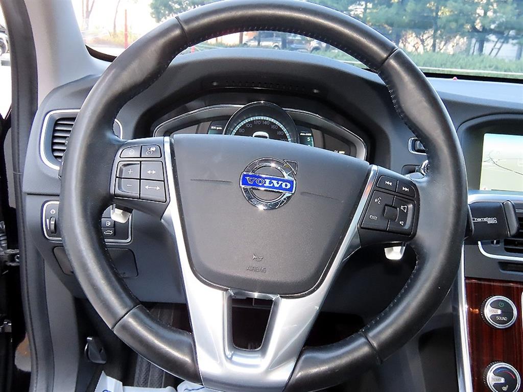 Volvo S60 — photo 08