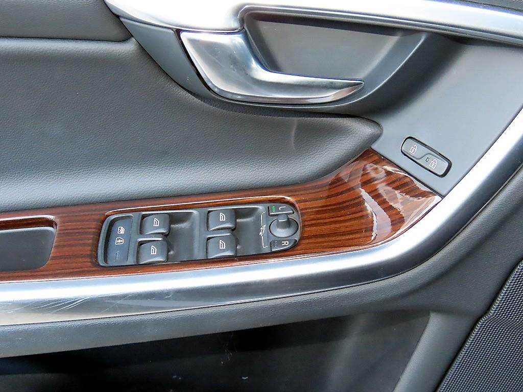 Volvo S60 — photo 11
