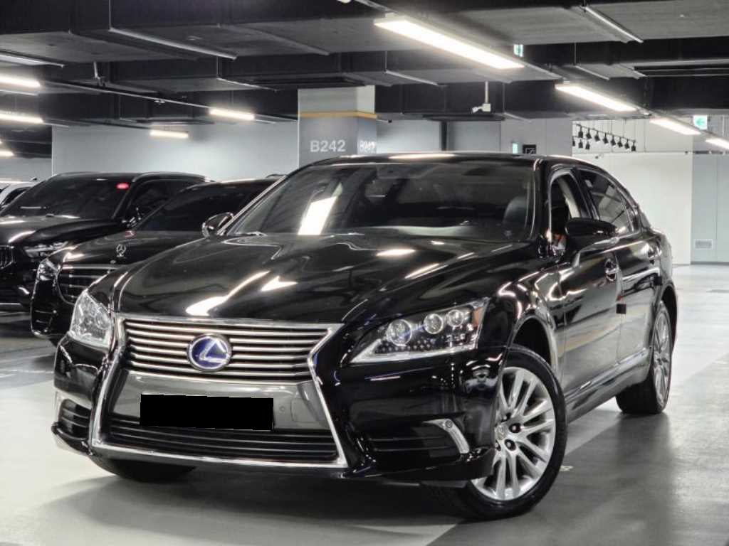 Lexus LS — photo 01