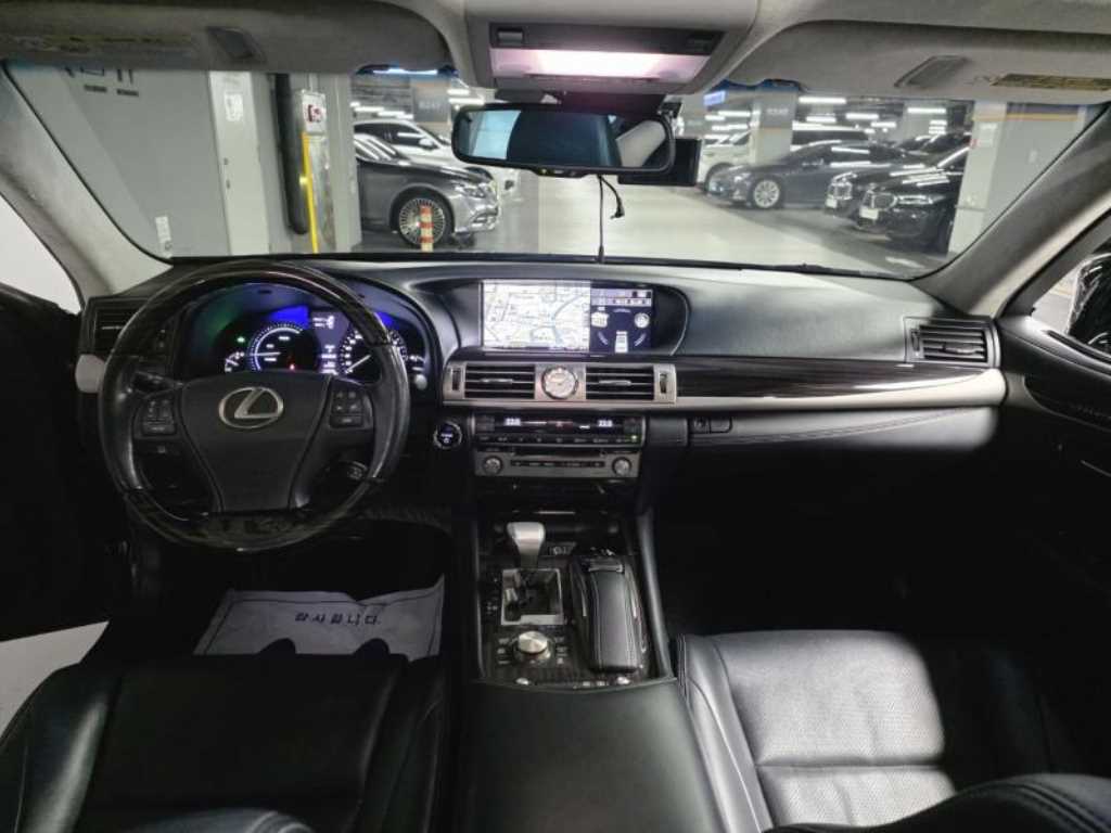 Lexus LS — photo 05