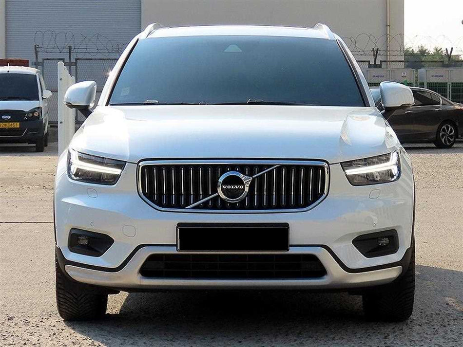 Volvo XC40 — photo 01