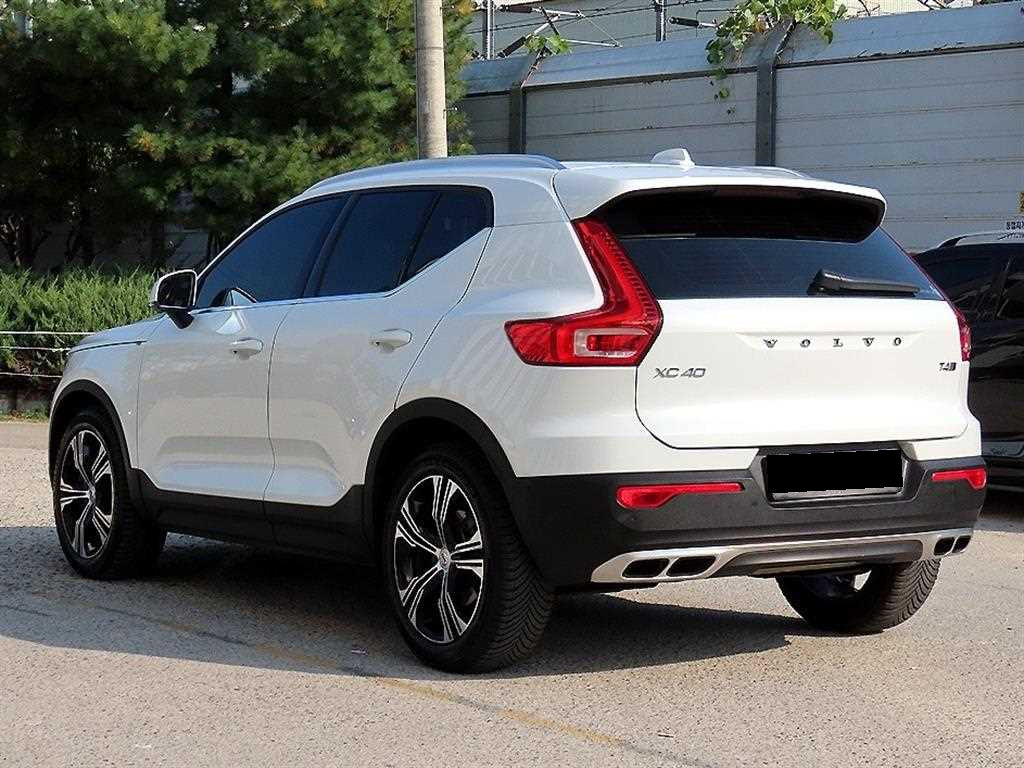 Volvo XC40 — photo 03