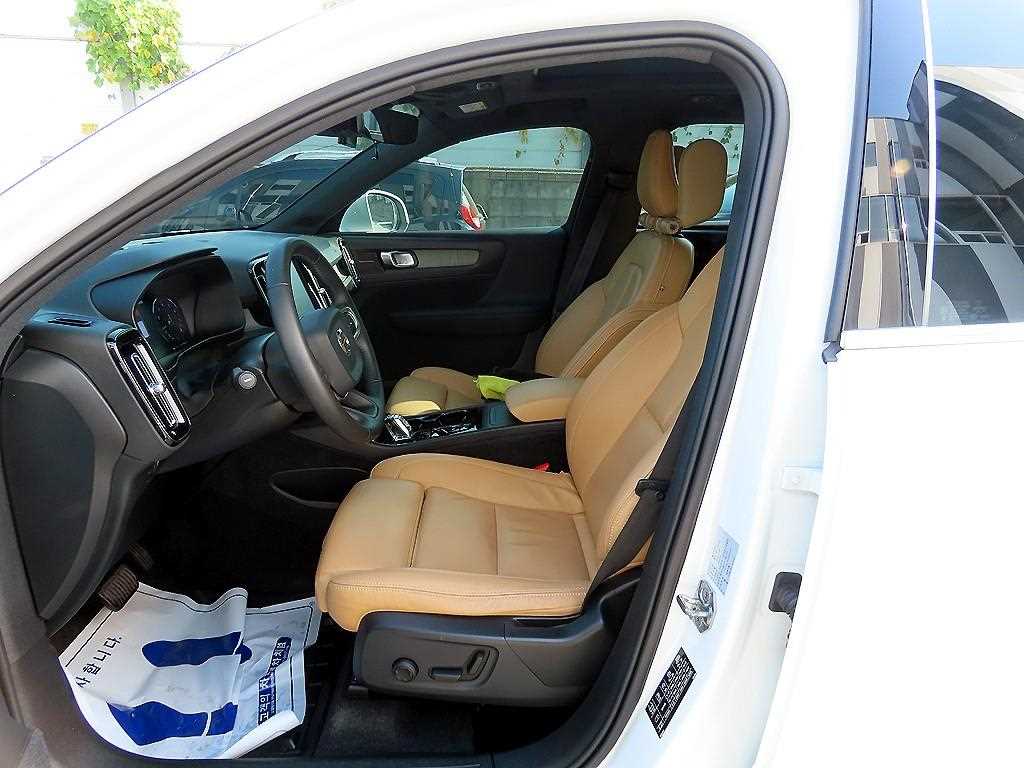 Volvo XC40 — photo 05