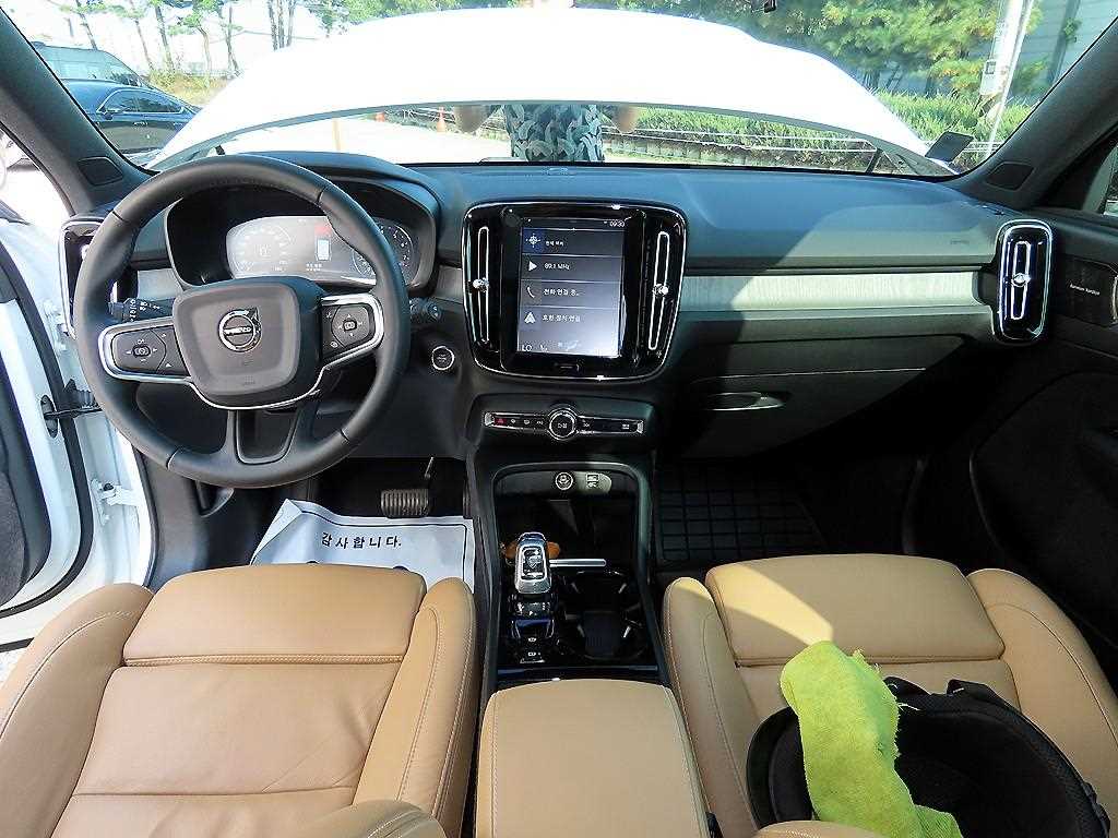 Volvo XC40 — photo 07