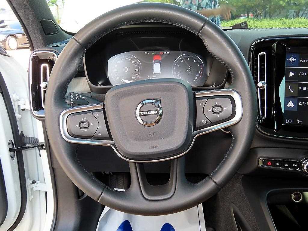 Volvo XC40 — photo 08