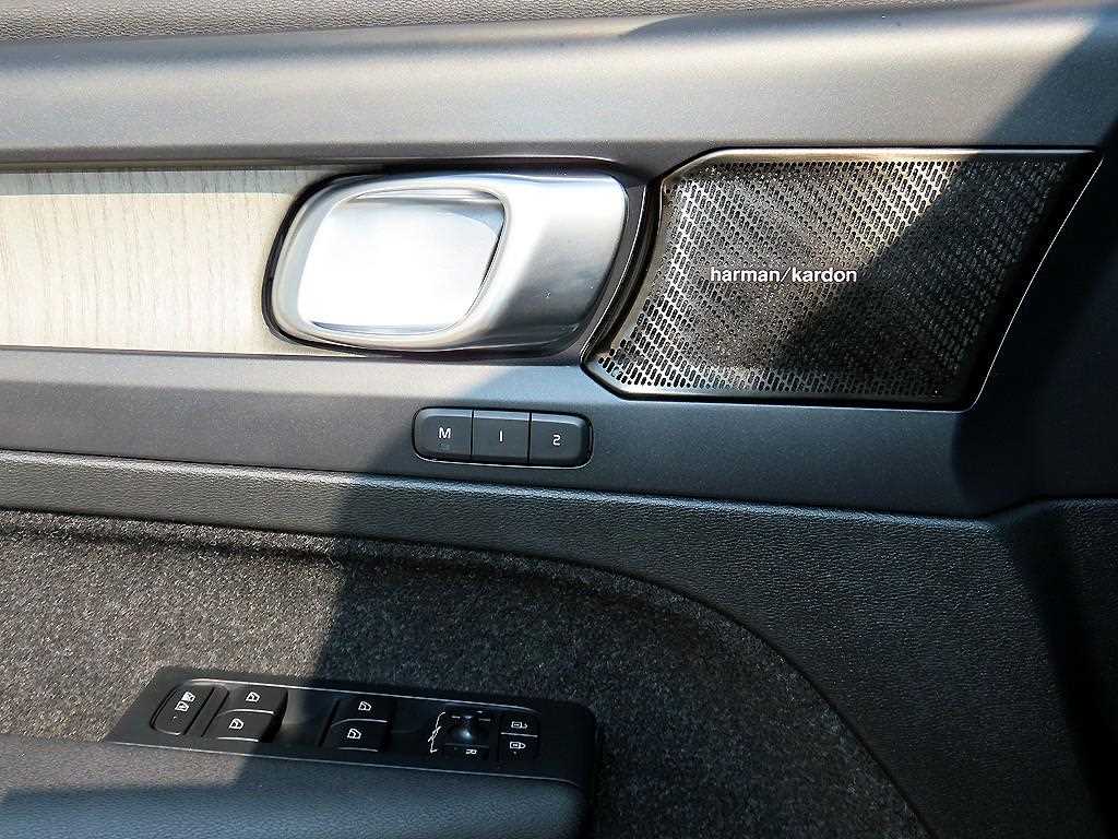 Volvo XC40 — photo 11
