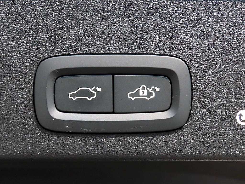 Volvo XC40 — photo 17