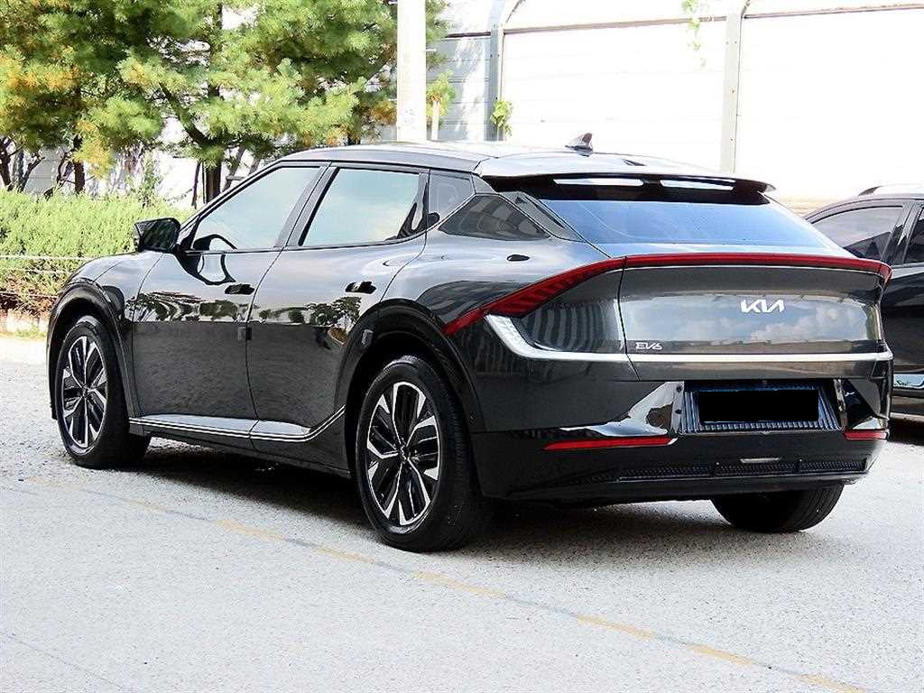Kia EV6 — photo 03